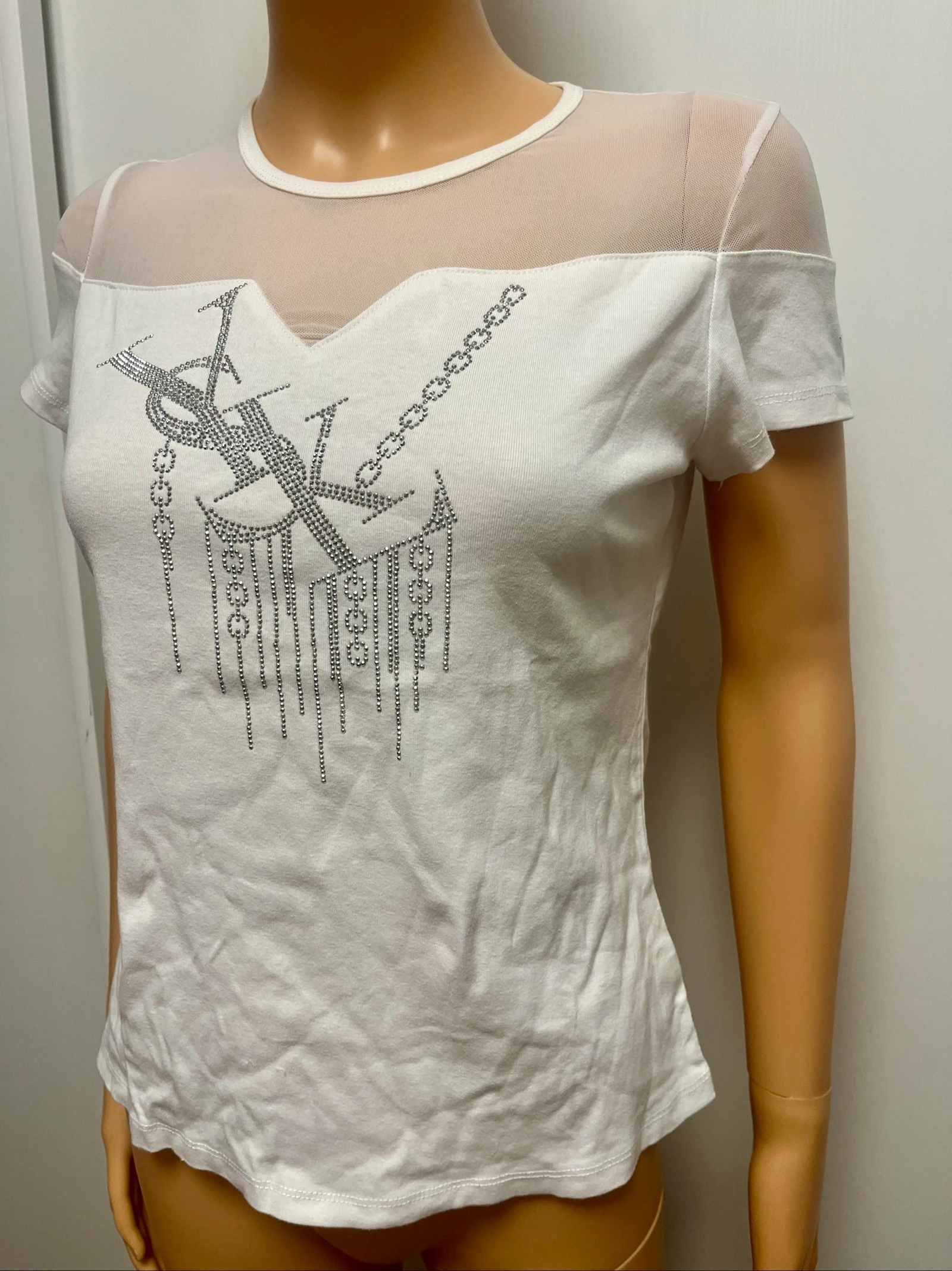 Camiseta blanca de gasa con strass – photo 4